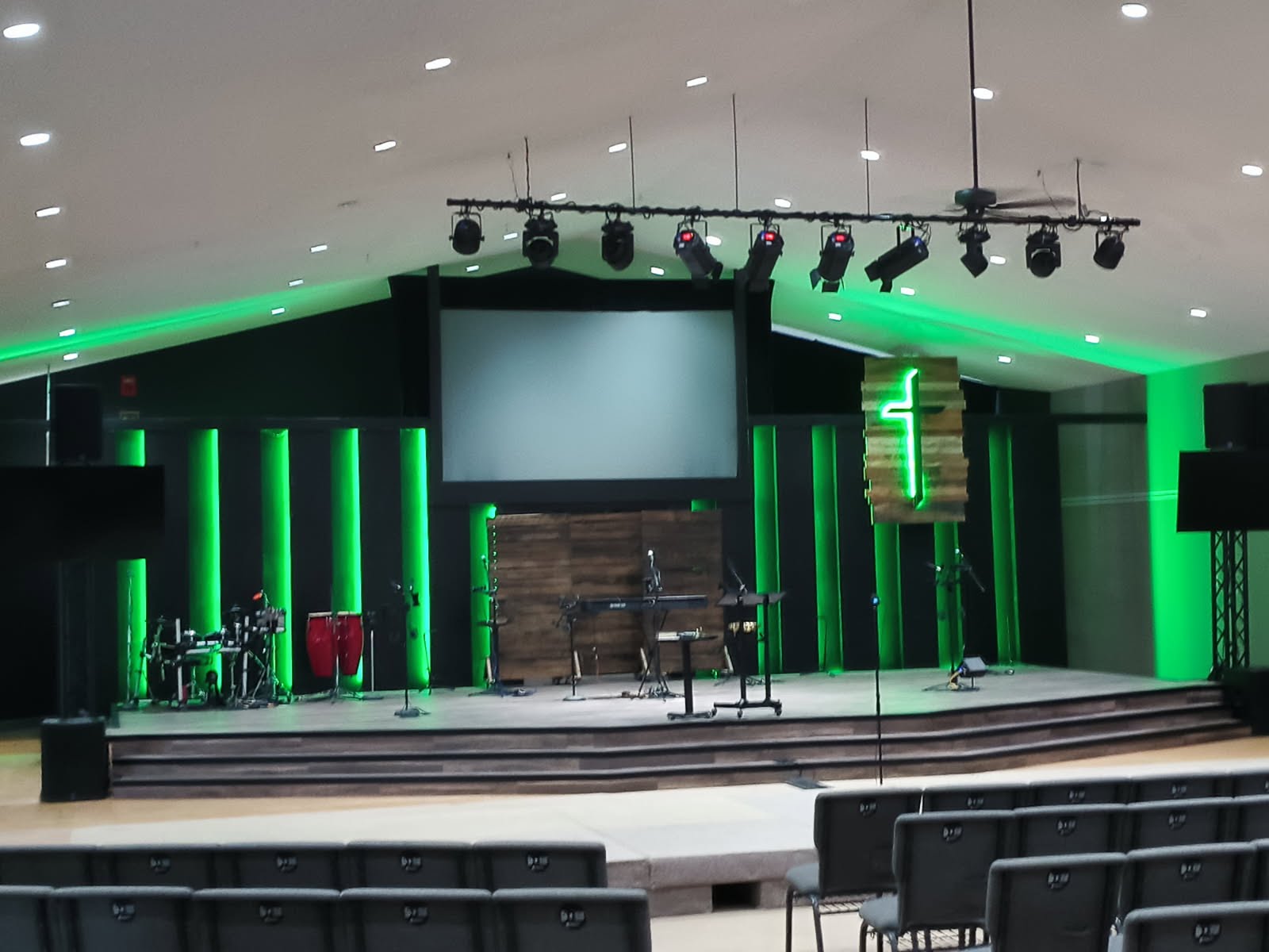 CenterPoint Church, Gahanna — stage lighting installation complete